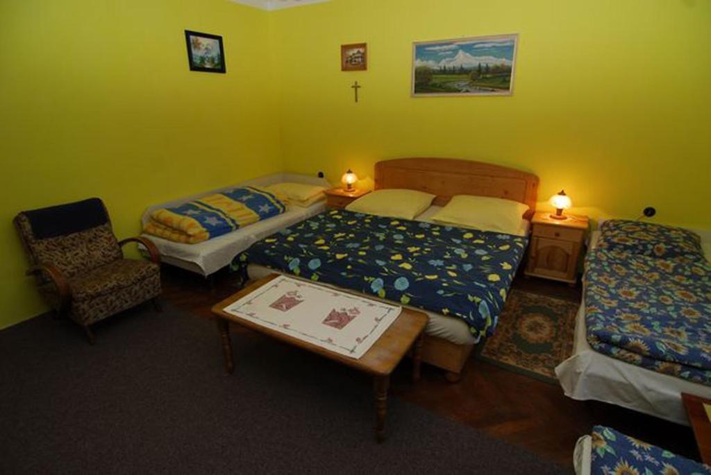 Privat Henry Bed & Breakfast Liptovsky Mikulas Room photo